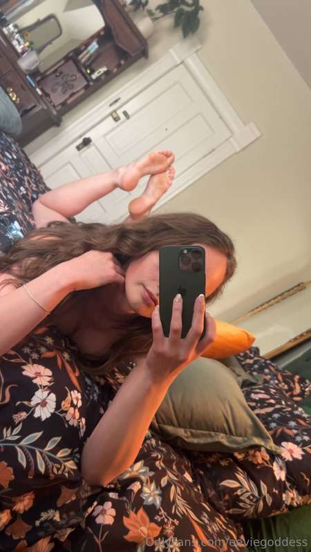 Obsessed with this pose 😍 message me and I might just show y..