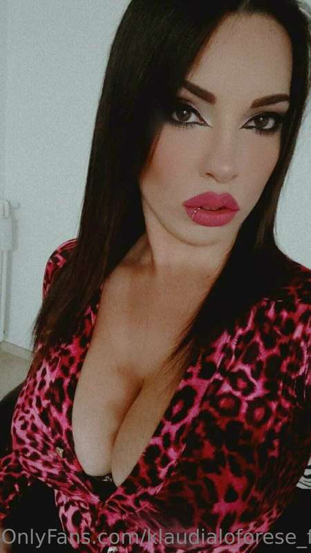 Iniziamo questa serata 😈😈😈 Su onlyfans.com/klaudialoforese o..
