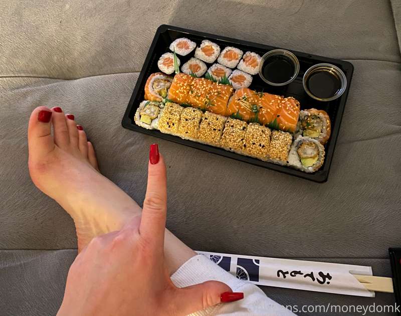 Neue nails 💅🏽 wie immer mit Tobias Bankkarte bezahlt.
20€ fü..