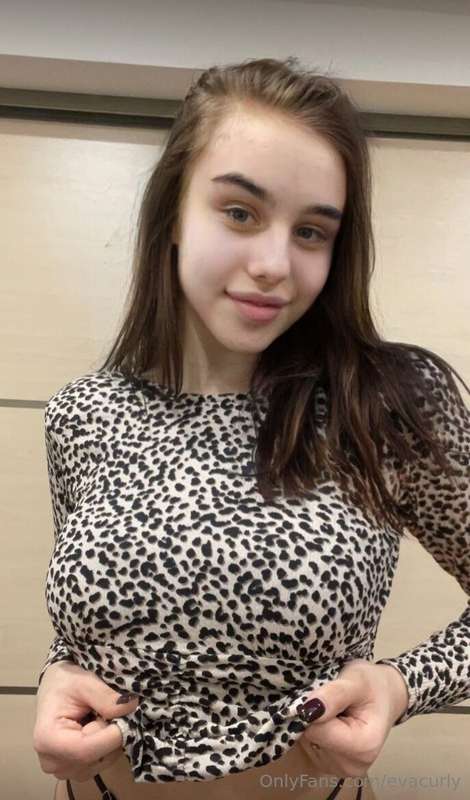 # 💖FREE SUBSCRIPTION ONLY TODAY @emily_4u💖
She's so kinky fo..