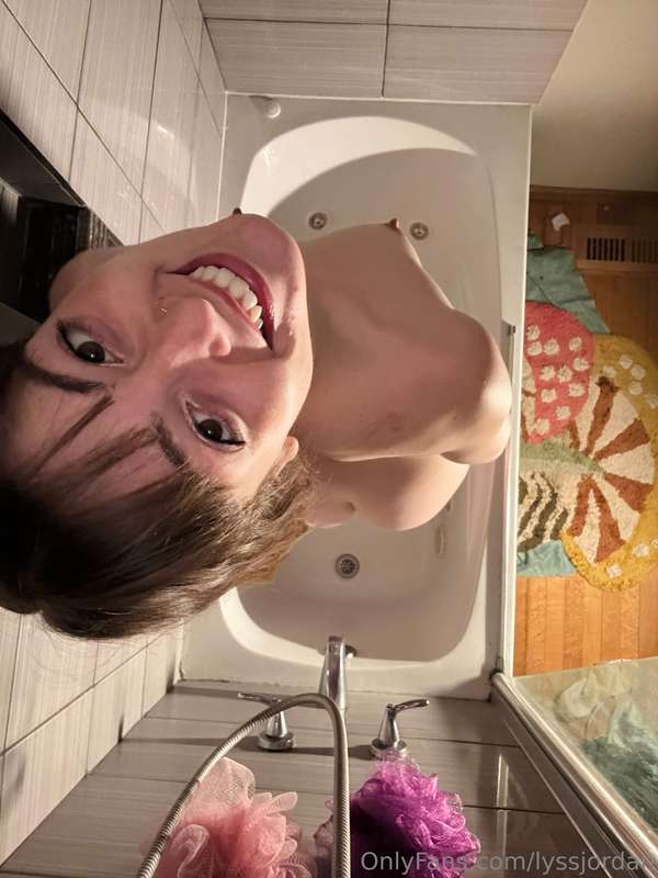 Taped My Phone To My Shower Head & Took Some Pics👀🤗🥰 2