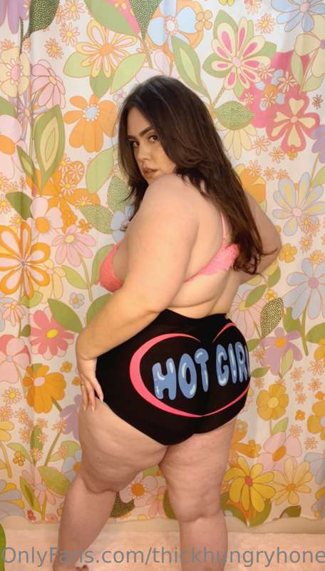I decided to dress up as myself this year 🤪🔥🐷💋

I LOVE being.. 6