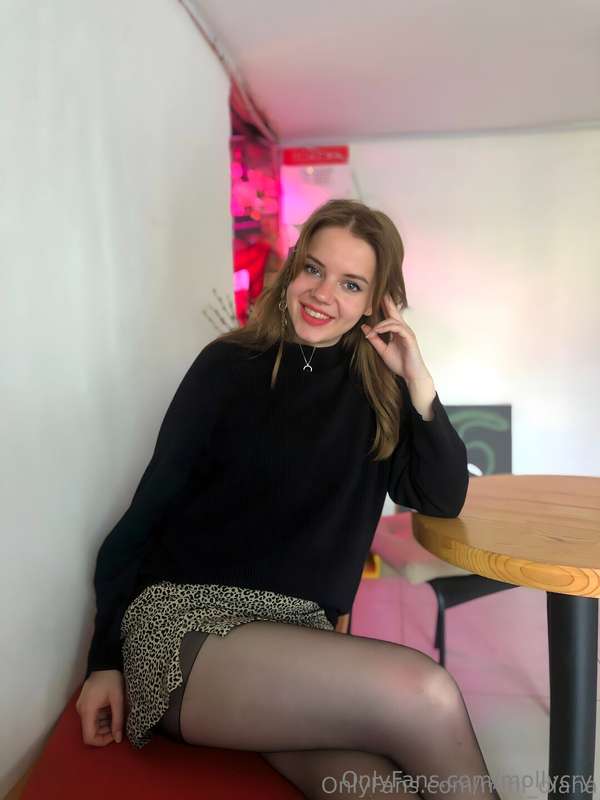🔥 SHY MINI-GIRL @mini_dianaO-ops... did my skirt ride up aga..