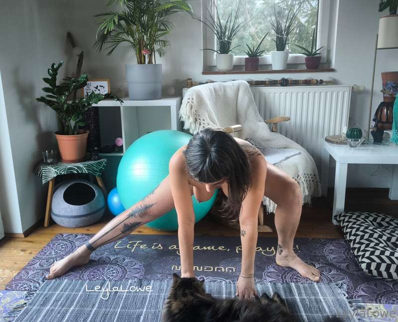 Happy Valentine's day loves 💗 I made this sexy naked yoga pi.. 5