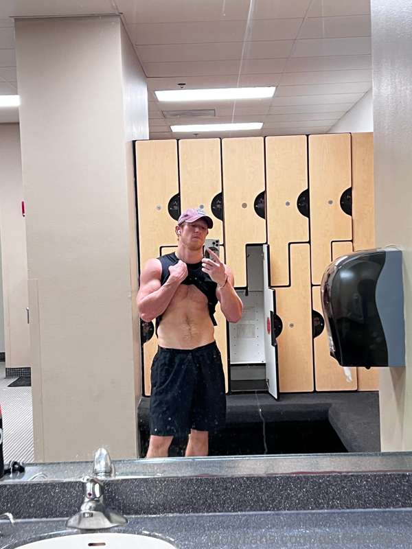 got to hit the gym more 💪🏼 1