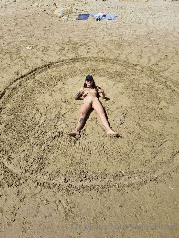 [EXPERIMENT] - Nude in the beach