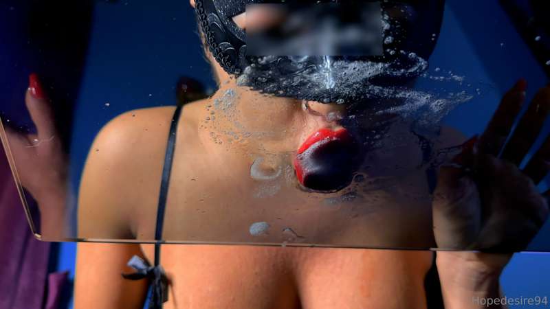 TI UMILIO, SPUTO, BAGNO TUTTO IL TAVOLO DI SALIVA E DI SBORR..