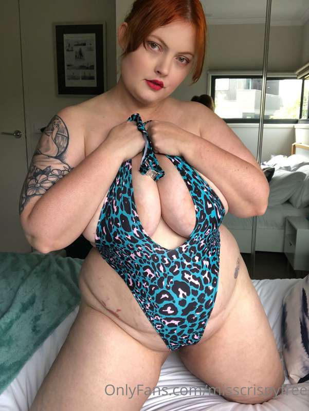 My first naughty livestream is happening on @misscrispy this..