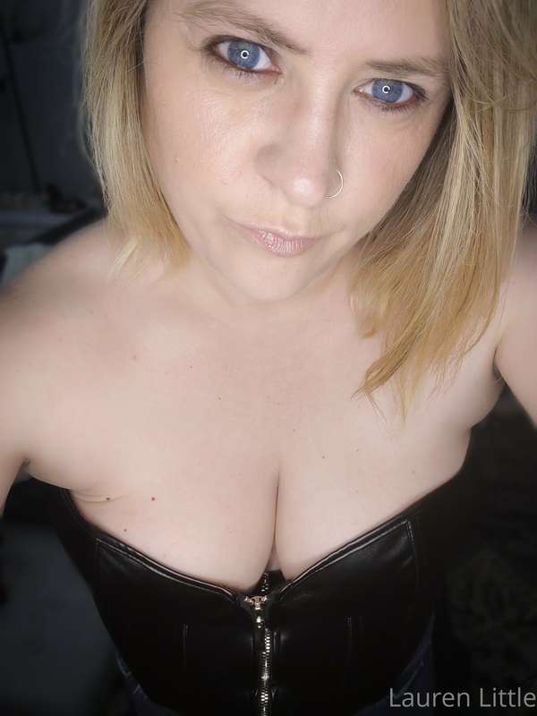 Black leather corset make you wet 
+ some pre corset-free ta..