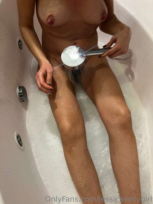 Chi fa un bagnetto caldo con me???😋😋😋