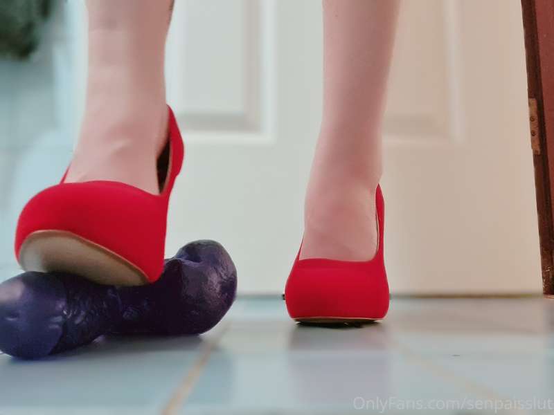 Come here, now.
You'd love for me to step on your pathetic c.. 1