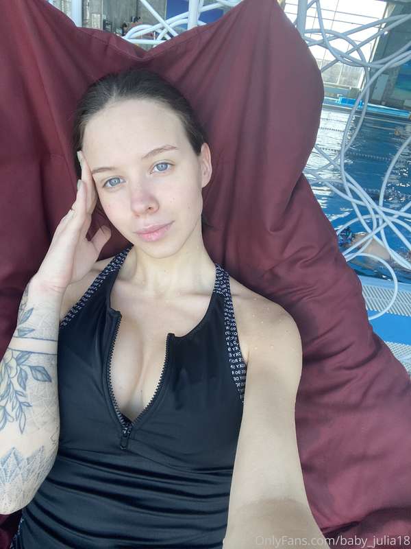 the morning starts with the pool 💦🥳 1