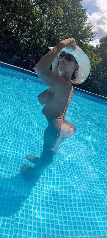 it's crazy hot today ya'll... Stay cool!😎☀️❤️