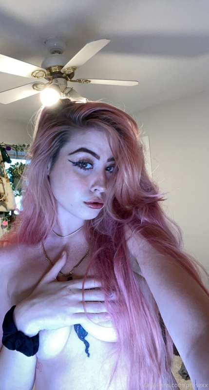 imagine not knowing what my tits look like.... good thing u ..