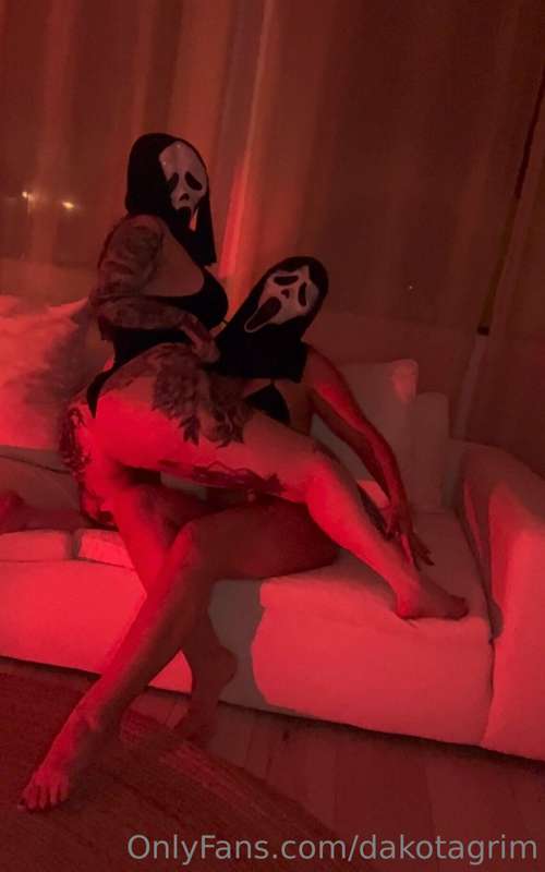 Pregame your Halloween night out with @cher.xo & I 🖤
Check y.. 1