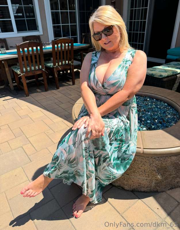I love wearing a nice dress braless and without panties. Tod.. 2