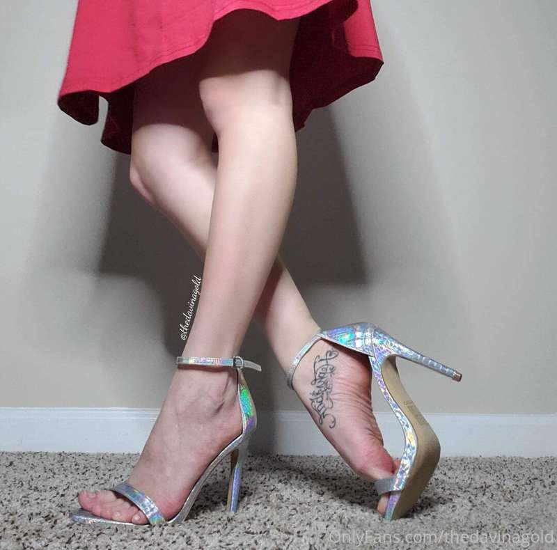 Want to see what's under my sexy red dress?

Scroll for some.. 4