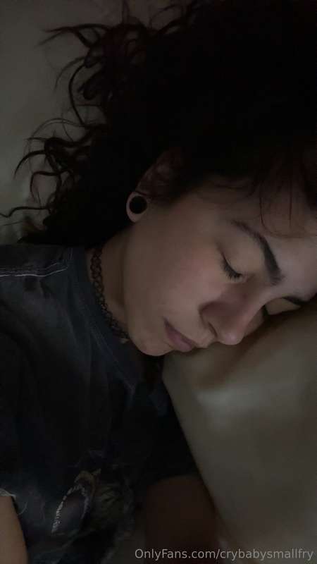 mimimimimi 💤💤💤💤i heard pervs would like a pic of me eeping… ..