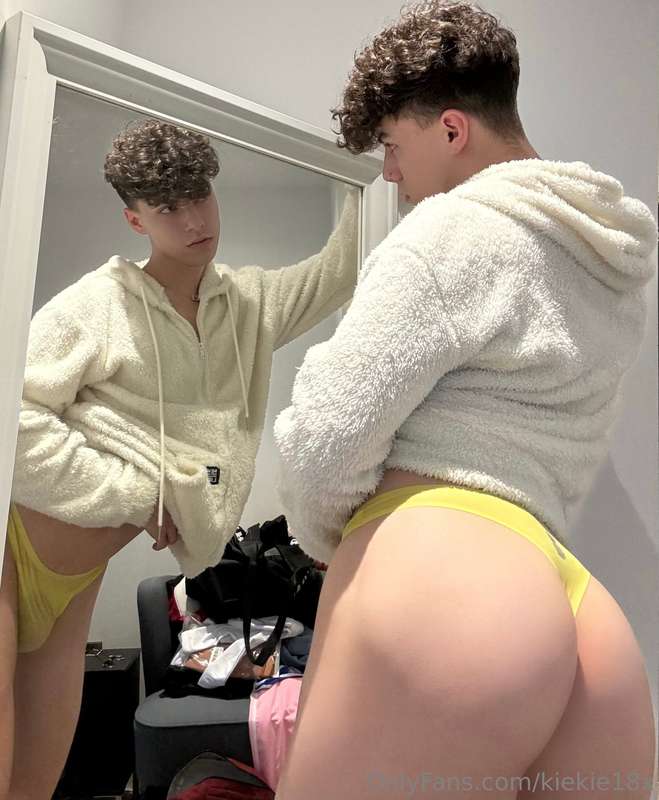 Play with me 🥺