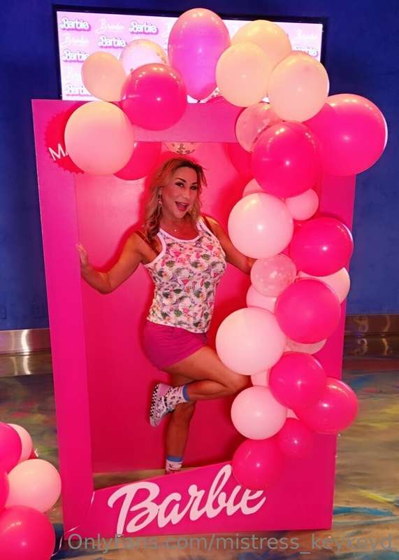 Let me be your Barbie girl 💗