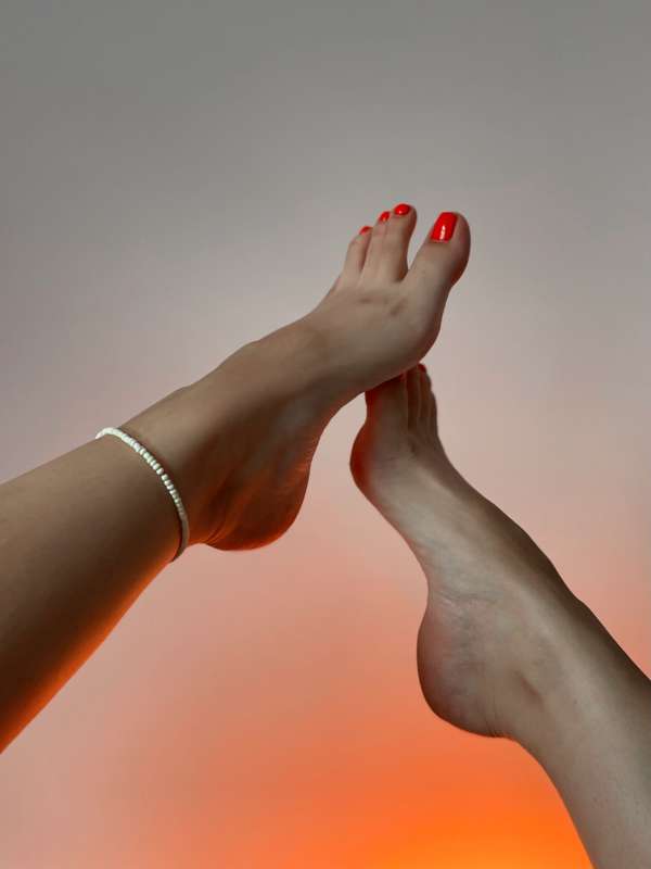 my toes would look so pretty in your mouth