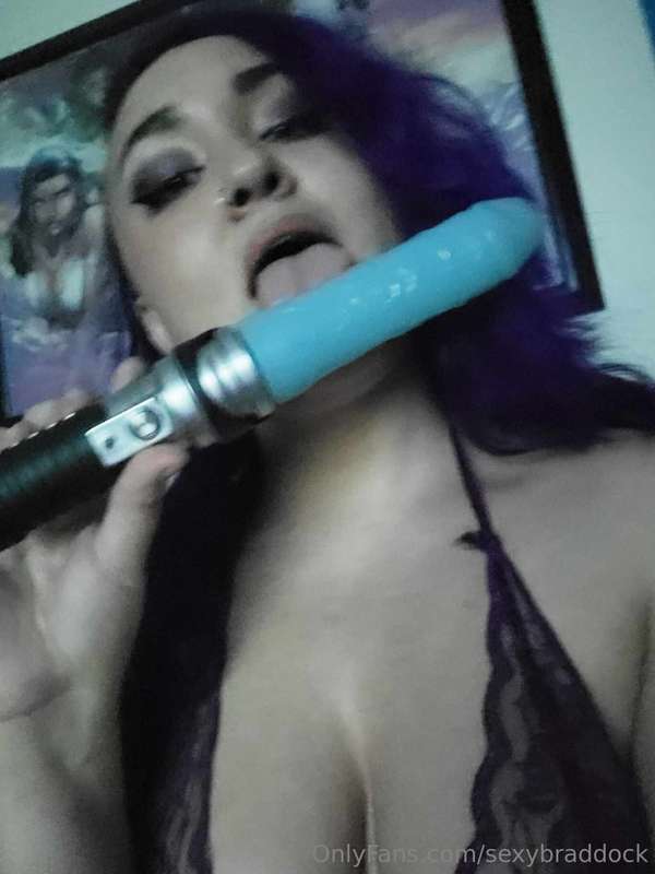 *SWIPE TO TURN ME ON* Who loves Star Wars and is going to be.. 1