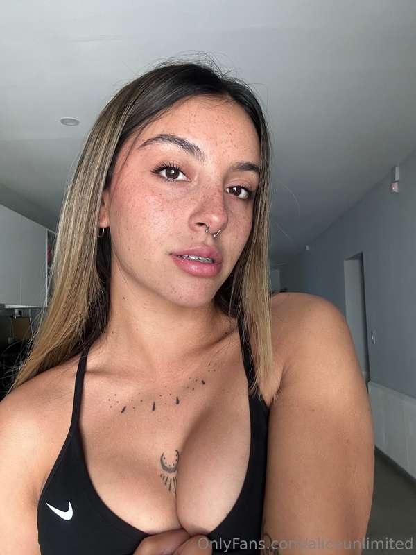 Lips soft, mind filthy 💋👅