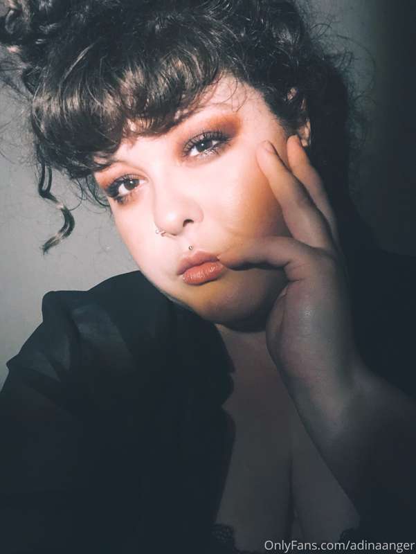 rock n roll + slutty secretary vibes from absolutely nowhere.. 1