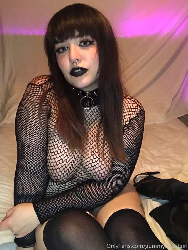 My application to be your goth gf 🖤🥺👉👈
Also thank you to Ste.. 18