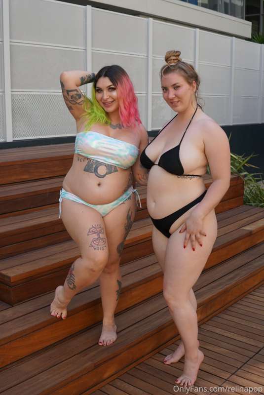 Pool day with @goodgirlgrow  💕‼️ 1