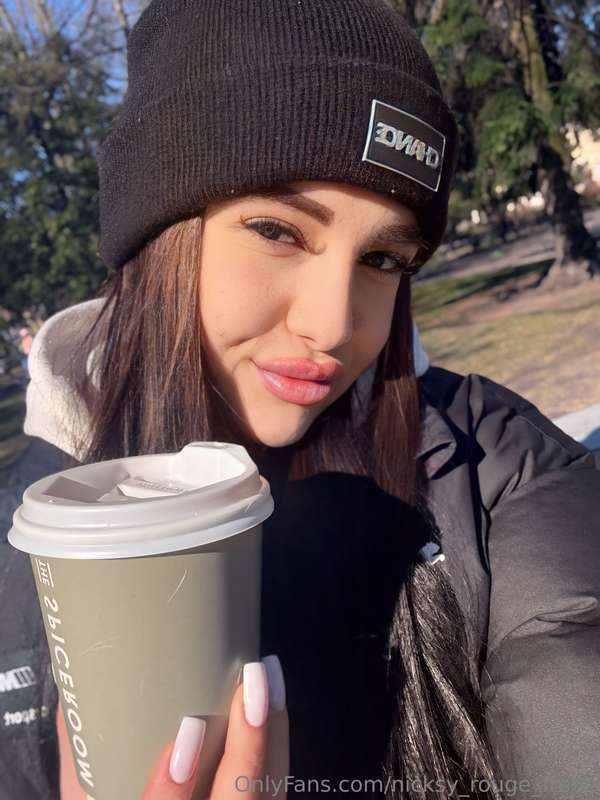 I cant have my mornings without cup of hot coffee☕️
