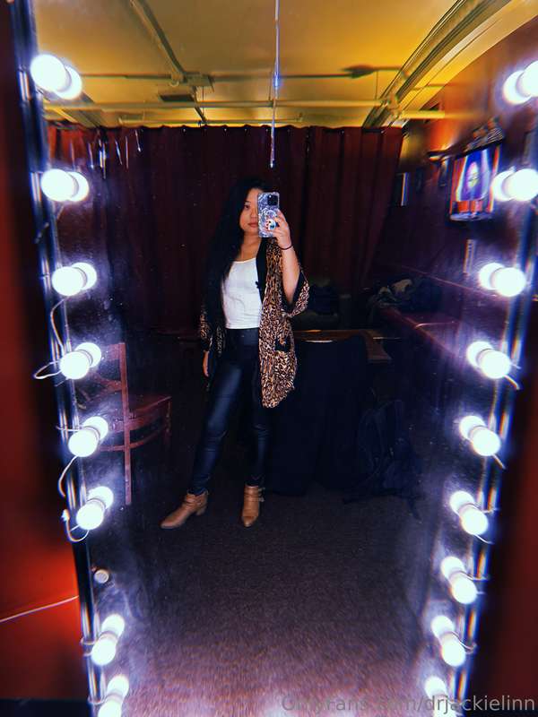 Do we like this stage fit babe? 🙈 tell me on my VIP page..  .. 1