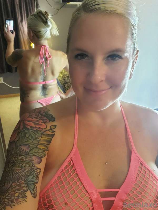 I'm definitely lovin this sexy pink fishnet bra & panties! 💕.. 6