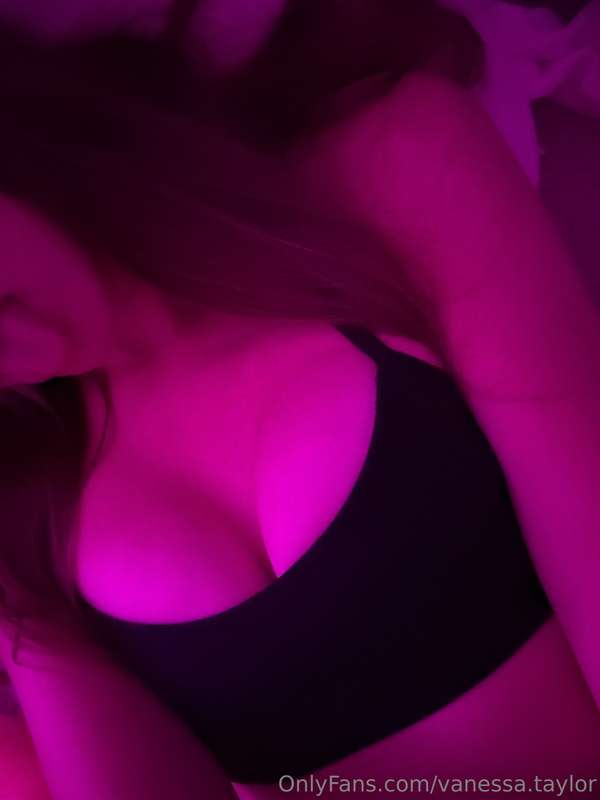 Blowjob video coming tonight or tomorrow! 😋💕👅 I’m so sorry i.. 3
