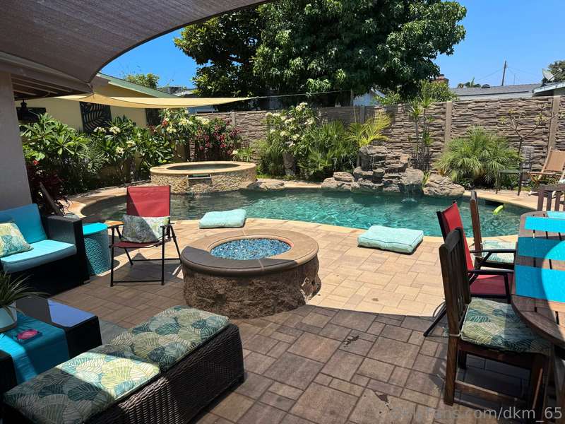 Quite before the storm. Pool party today. BBQ’ing 3 to-tips ..