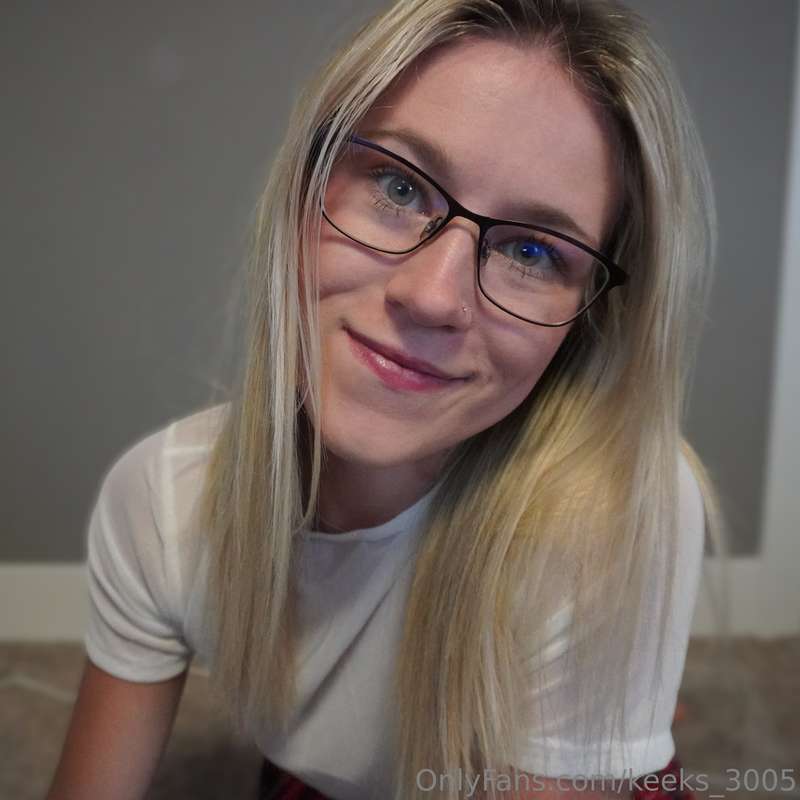 new roleplay vid tmrw, take a guess on what it is about🧐🏫