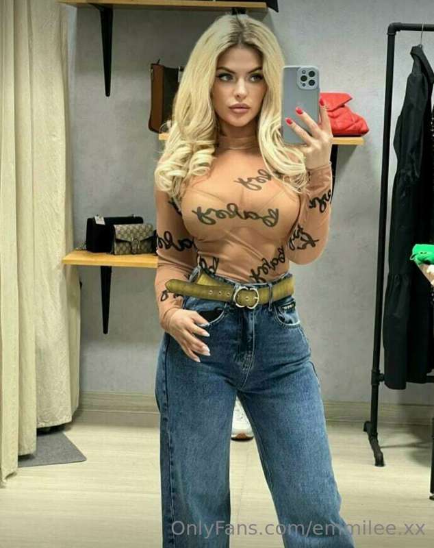 What should I take off first, jeans or shirt?💋💋