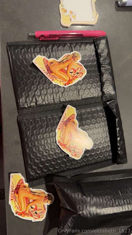 Mailed out panties the other day 💌📬🫣 with a sticker of me in..