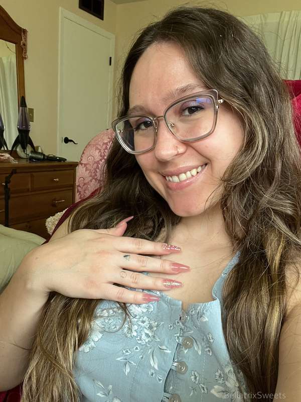 painted toes and press on nails, feeling so feminine  1