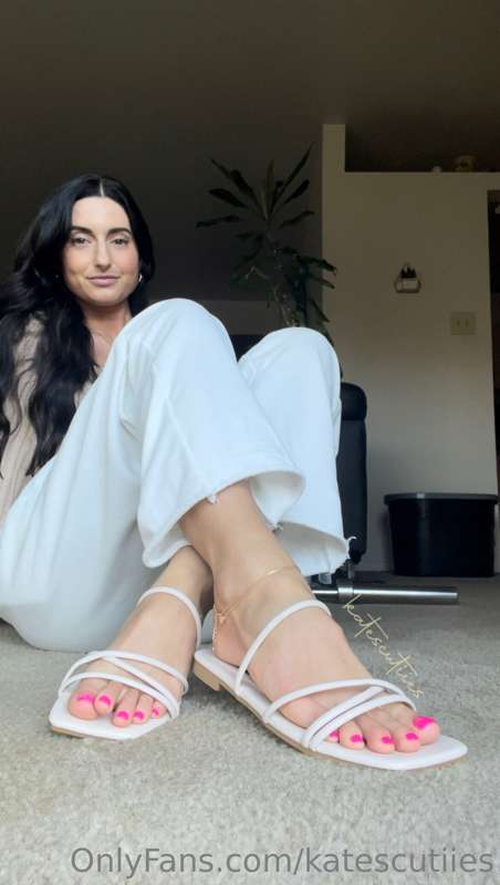 Sexy sandal removal and new polish color reveal! What do we .. 3