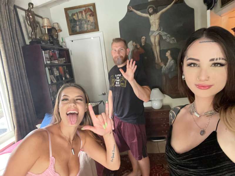 @jcwildsxxx @alexadamsxxx & i just fucked in front of jesus!.. 3