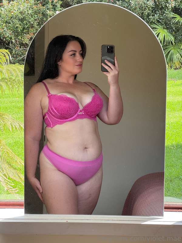 5'2" curvy with black hair and blue green eyes… your type or..