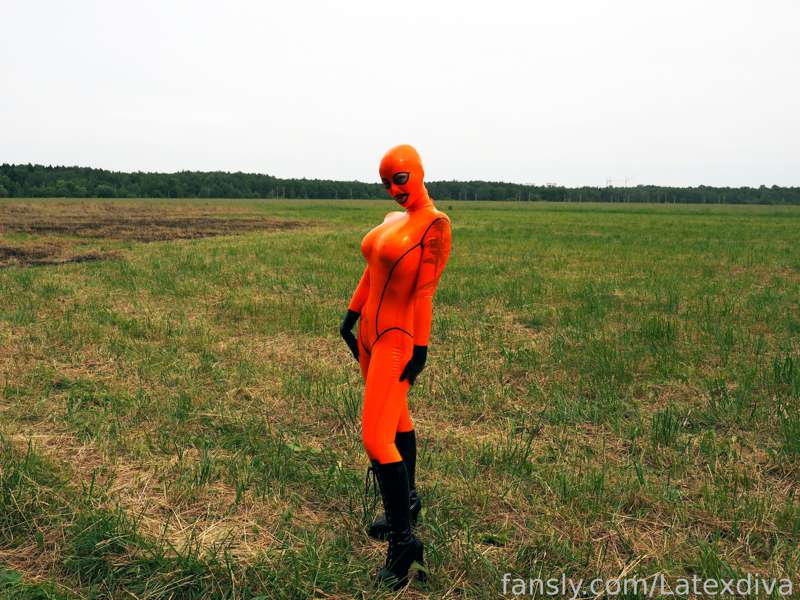 Latexdiva - Fansly - 17 Sep, 2022