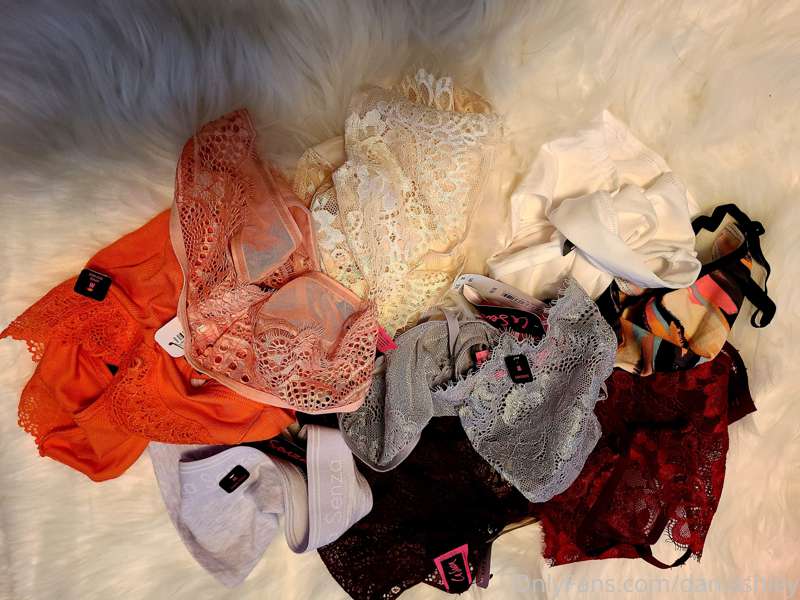 I hope everyone is having a relaxing Sunday! I did some shop.. 2