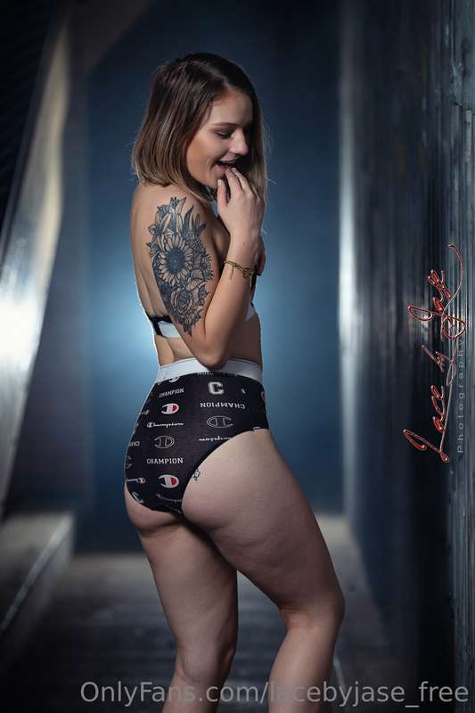 Free Set. 30 Images. 23