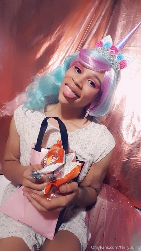 HAPPY EARLY HALLOWEEN!! FROM YOUR LOVELY PRINCESS UNICORN TO.. 4