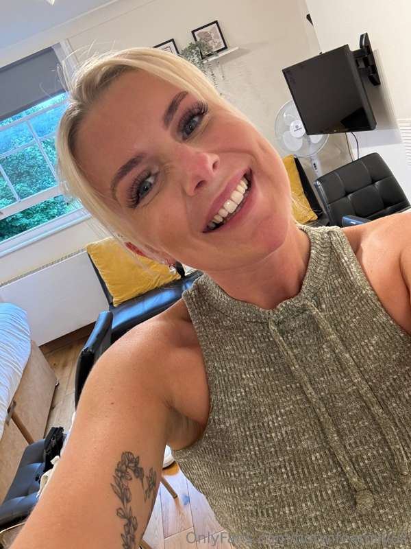 One happy wife 💍🖤 used well and truly 😈