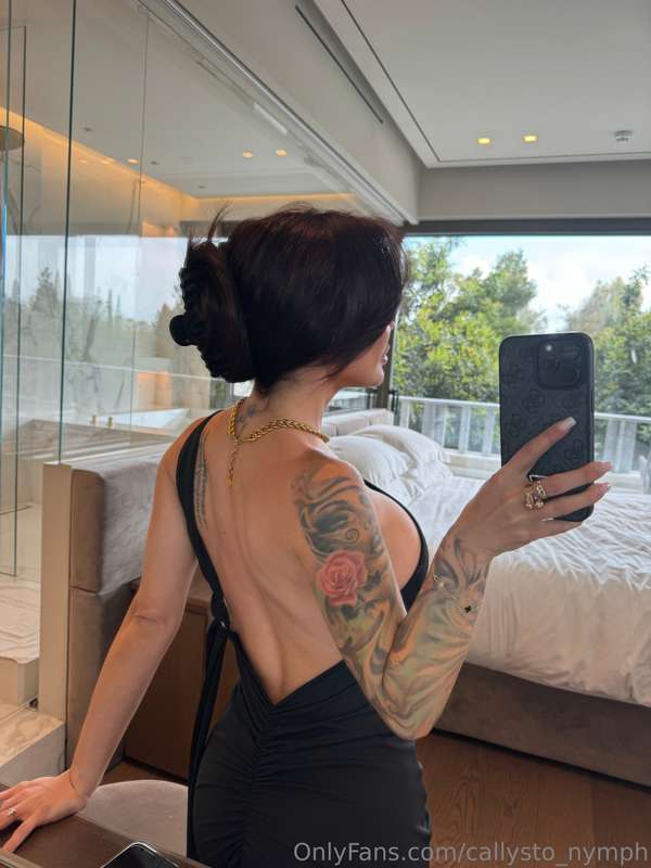 Stepping into the evening like a Cannes premiere star ✨This ..