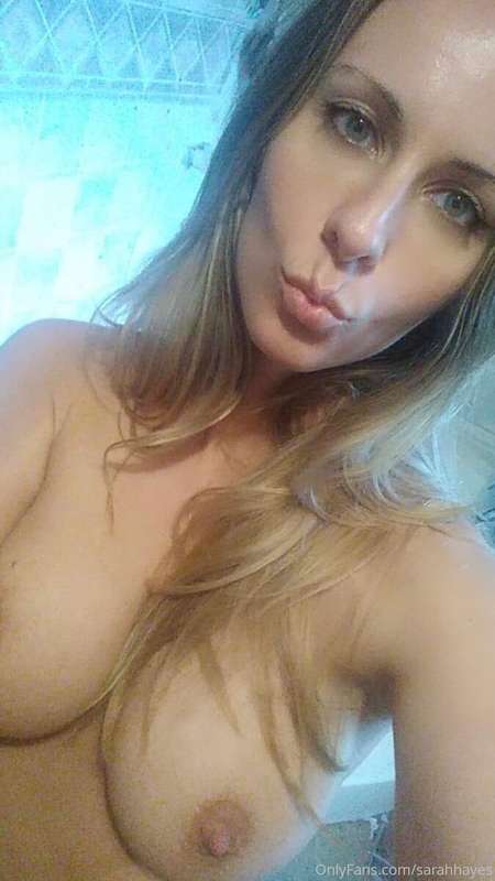 Pre-shower selfie 😘 🚿
