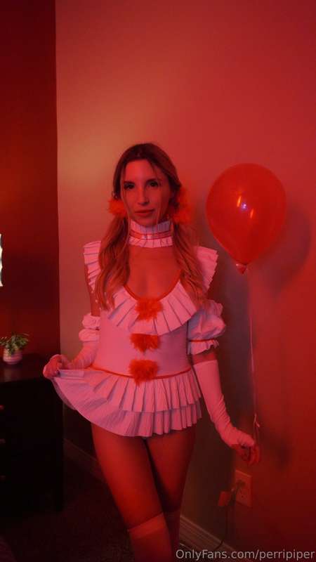 Scary or sexy costume? 🎈🎈 2